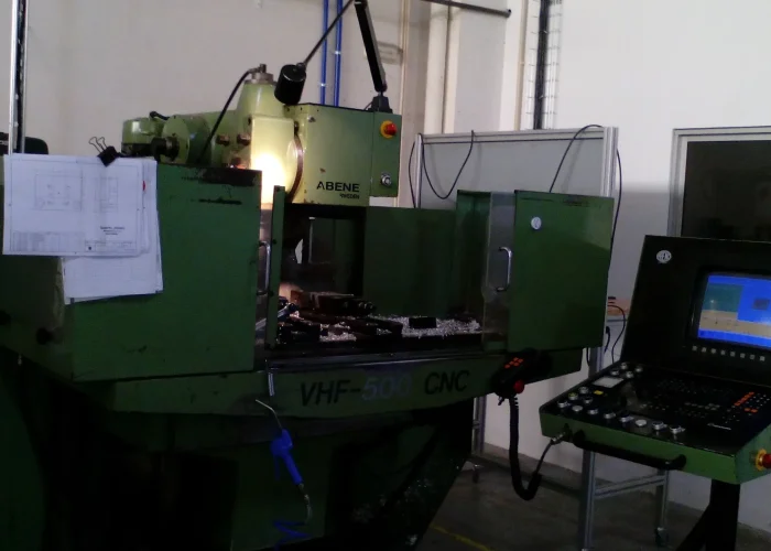 Máquina CNC Abene Modelo: VHF 550 NCN